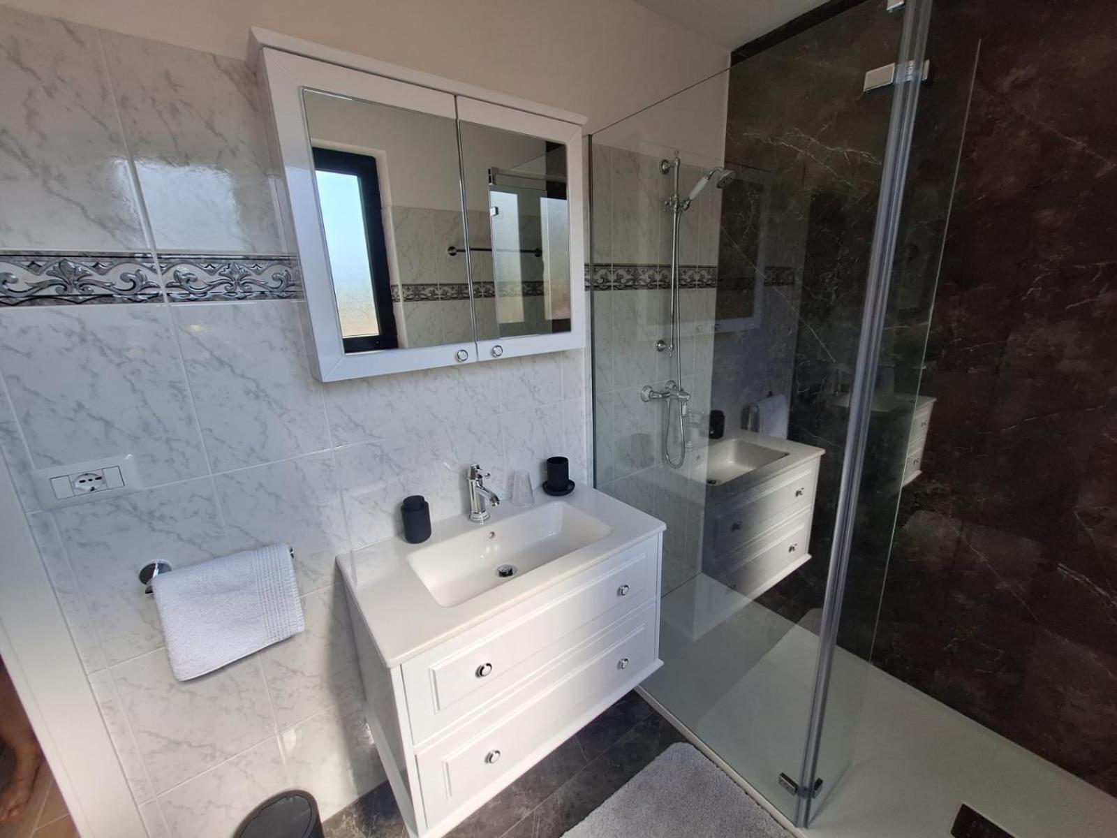 אומאג Villa "Pied-A-Terre" Residence & Spa מראה חיצוני תמונה